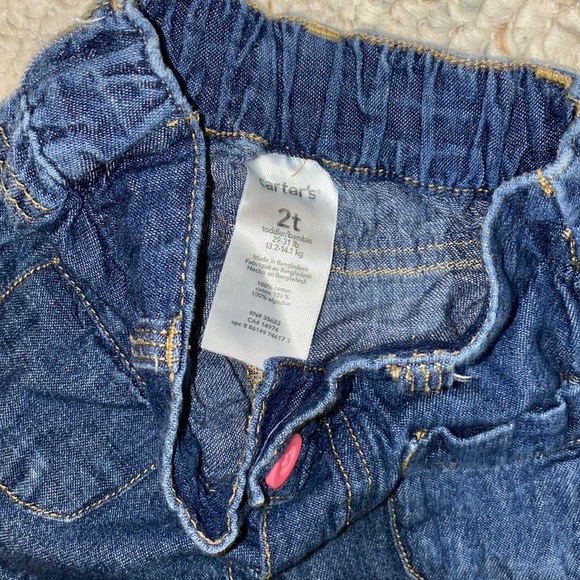 Carter’s jean shorts size 2T - Picture 3 of 3